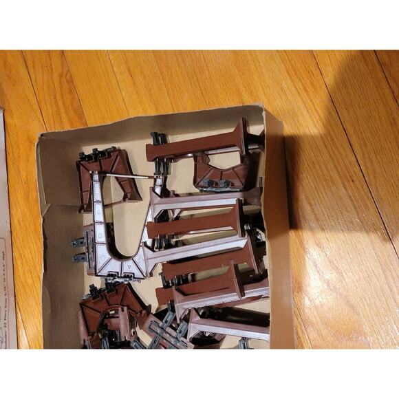 Vintage Lionel Graduated Trestle Set 027 Gauge 6-2110 Inbox 22 Pieces - Picture 4 of 6